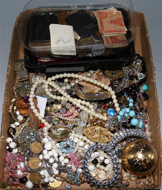 Costume jewellery and coins including silver jewellery